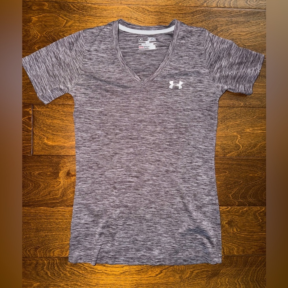 Under Armour Loose T-Shirt Heatgear V-Neck Short Sleeve Top Eggplant Women's XS